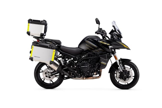 QJ Motor SRT 900S ON ROAD
